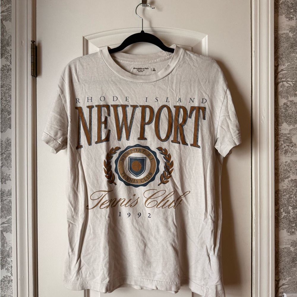 “Newport” Abercrombie White Graphic T-Shirt